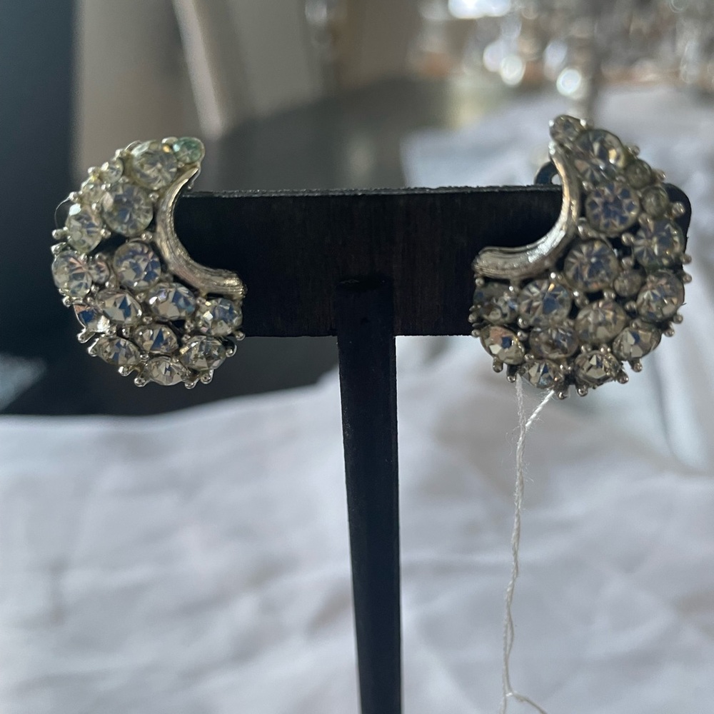Vintage SIGNED LISNER CLIP BACK CRYSTAL RHINESTONE EARRINGS